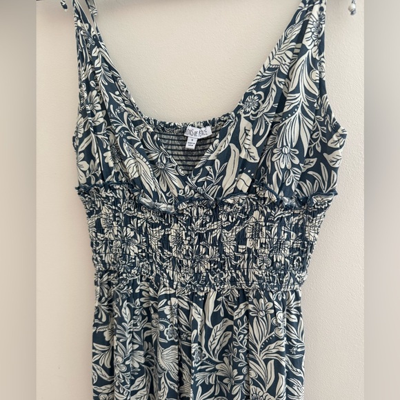 Patrons Of Peace Women’s Jumpsuit Size Small Blue White Floral Smocked - Picture 4 of 5